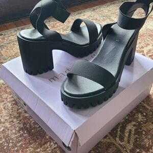 Steve Madden SAISHA Black Chunky Heel Sandals